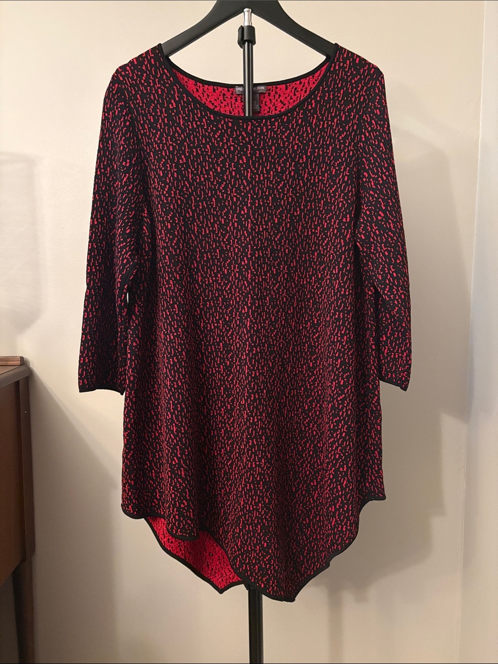 Chelsea & Theodore Size 1x Red and Black Asymmetric Blouse